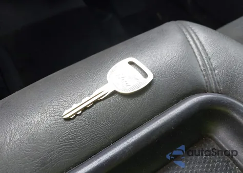 2005 Chevrolet Silverado 1500 Work Truck from USA, damaged, VIN 1GCEK19B95E162682